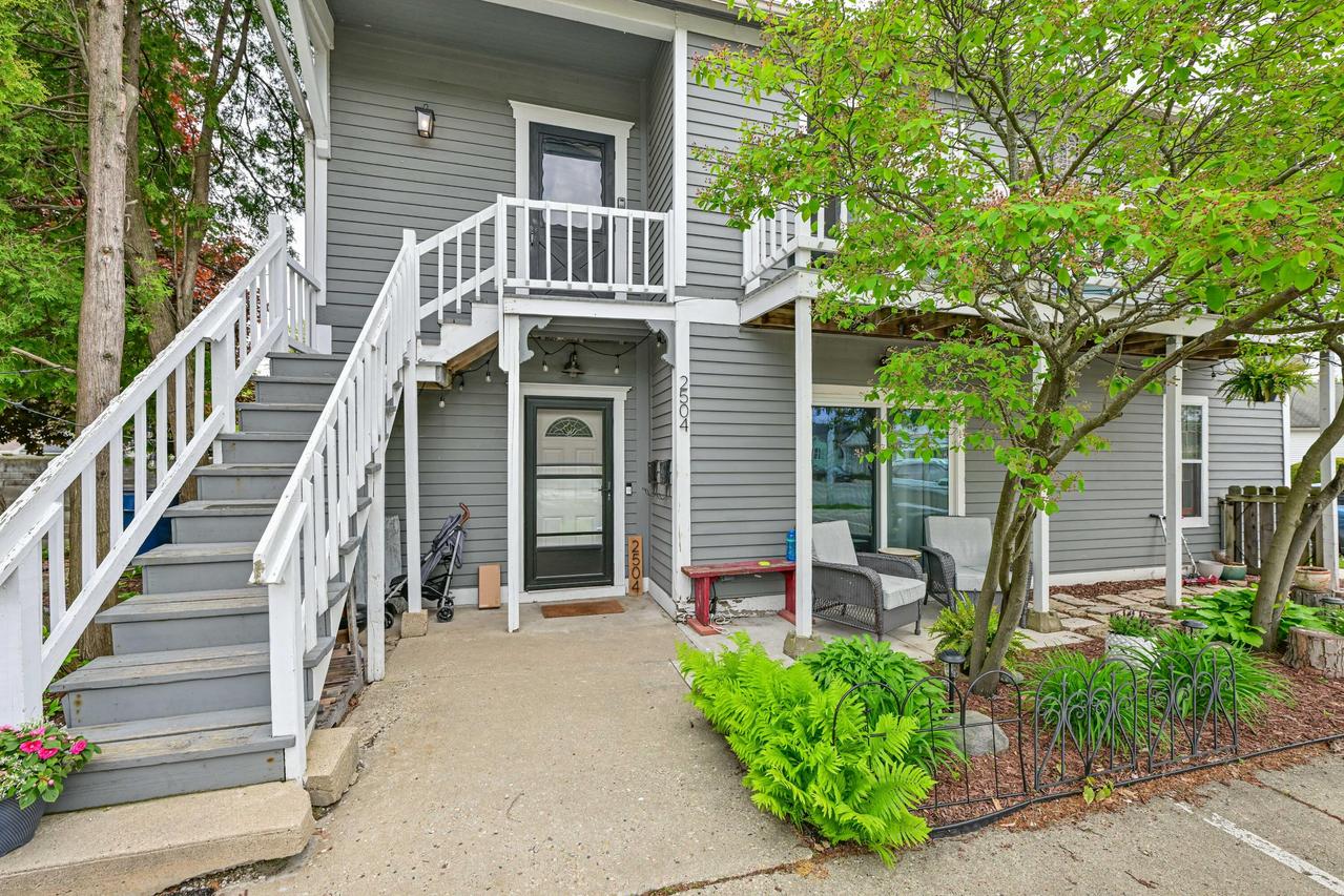 2504 S Delaware Ave #102, Milwaukee, WI 53207