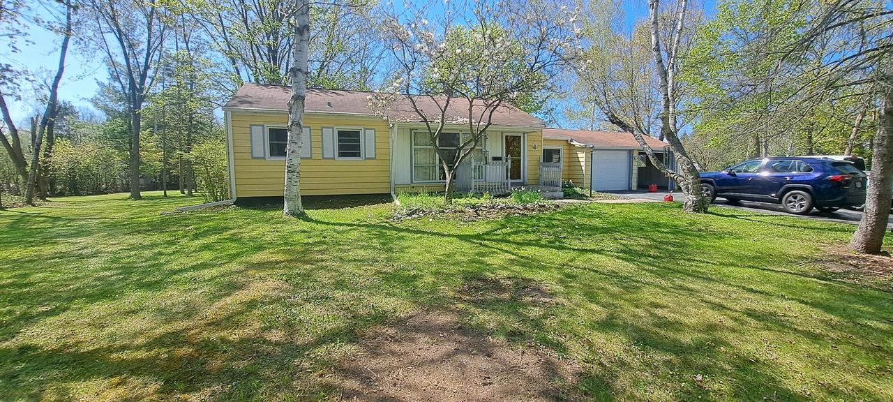 11539 N Hillside Ln, Mequon, WI 53092