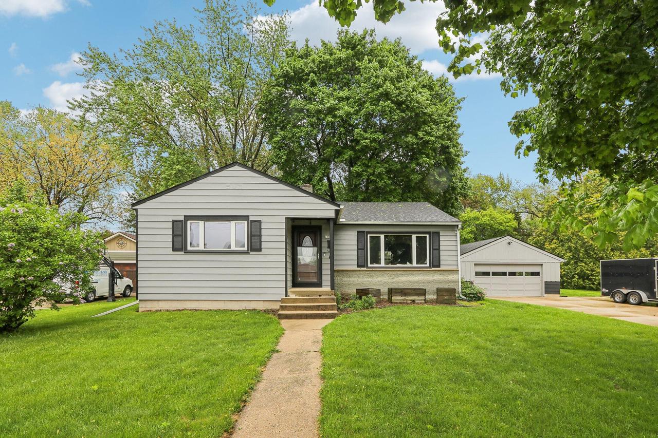 230 Nixon Ave, Hartland, WI 53029