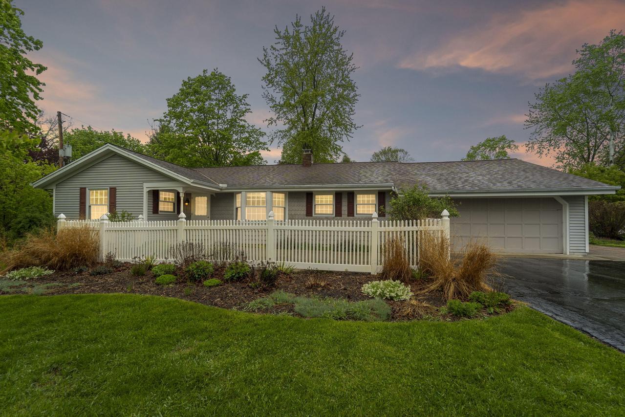 4518 W Laverna Ave, Mequon, WI 53092
