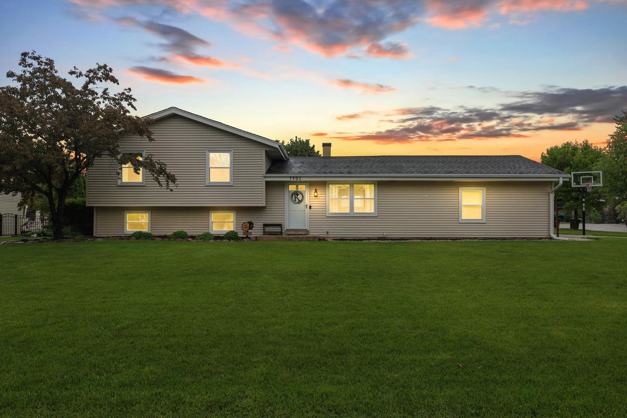 7501 S 72nd St, Franklin, WI 53132