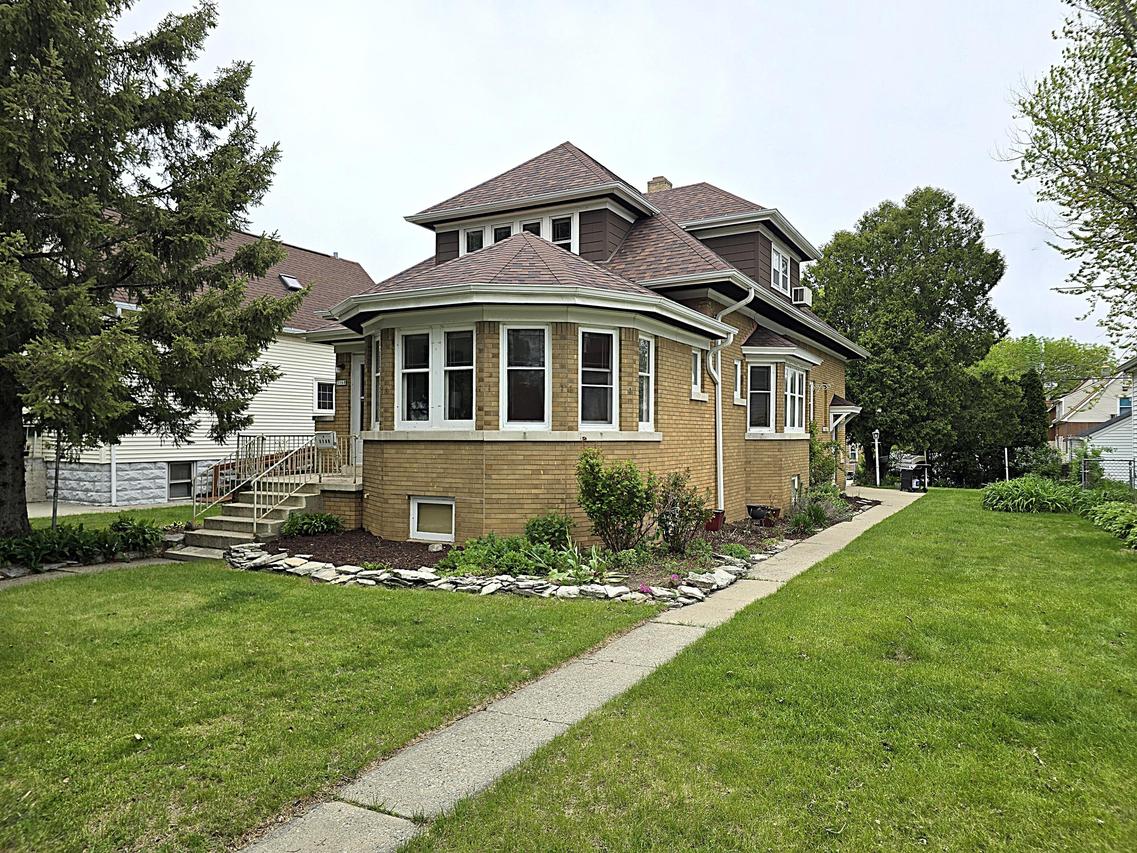 3168 S 9th St, Milwaukee, WI 53215