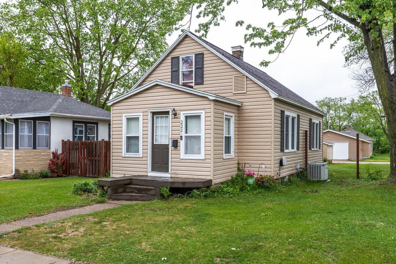 2221 15th Pl, La Crosse, WI 54601