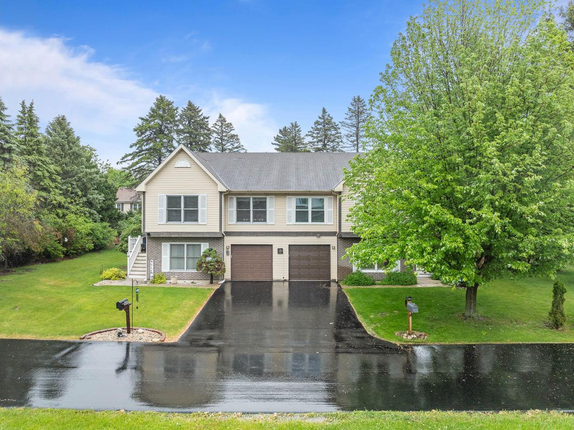 483 W South St #A, Lake Geneva, WI 53147