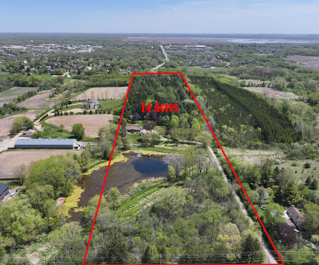 W207S8686 Hillendale Dr, Muskego, WI 53150