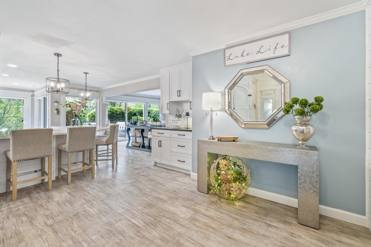 18 Abbey Villa Cir #G, Fontana, WI 53125