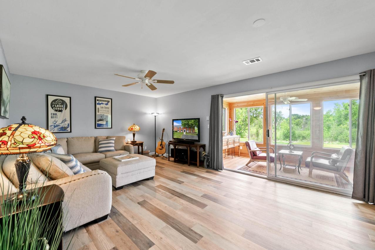 348 County Road B - #8, Fontana, WI 53125