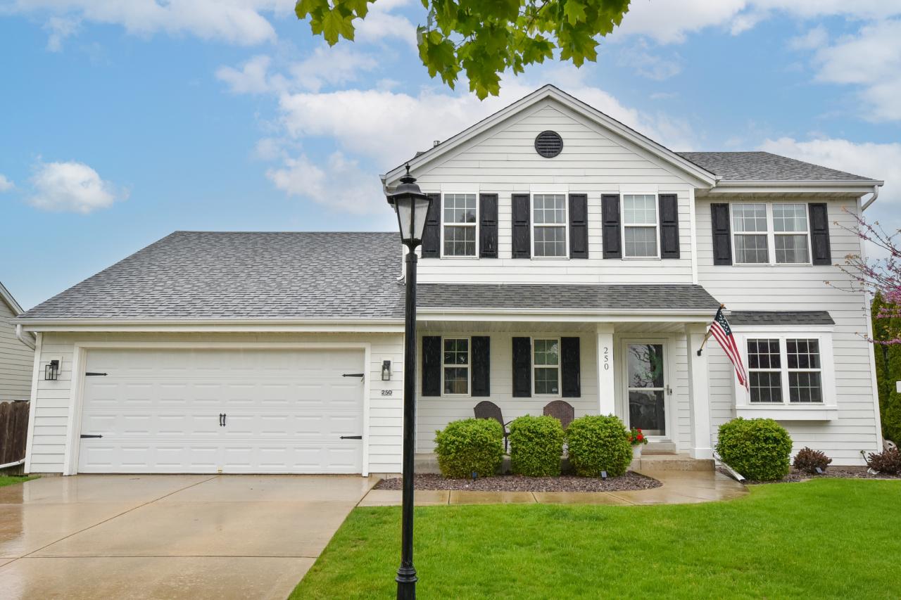250 N Sweetwater Blvd, Port Washington, WI 53074