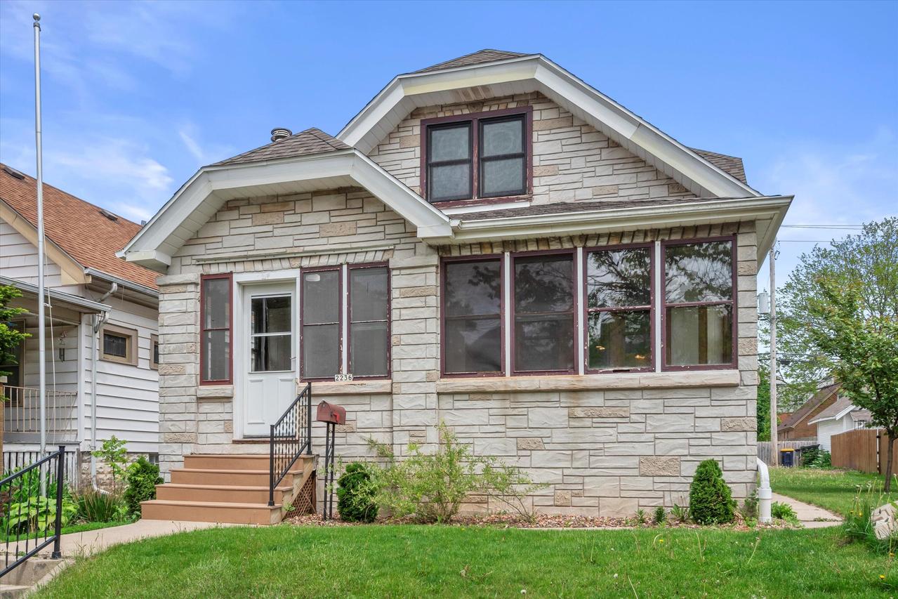 2236 S 68th St, West Allis, WI 53219