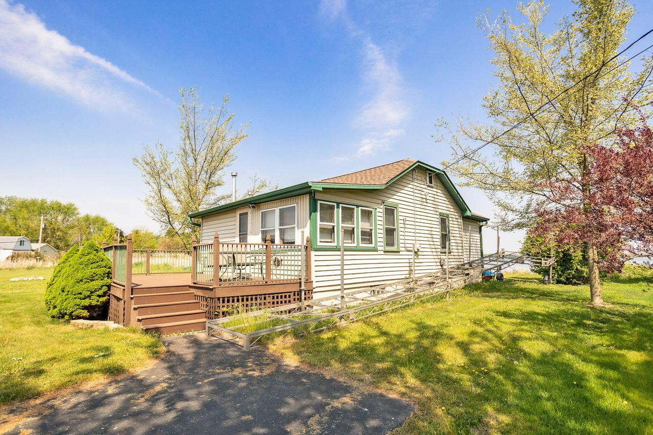 24320 Penninsula Dr, Dover, WI 53139