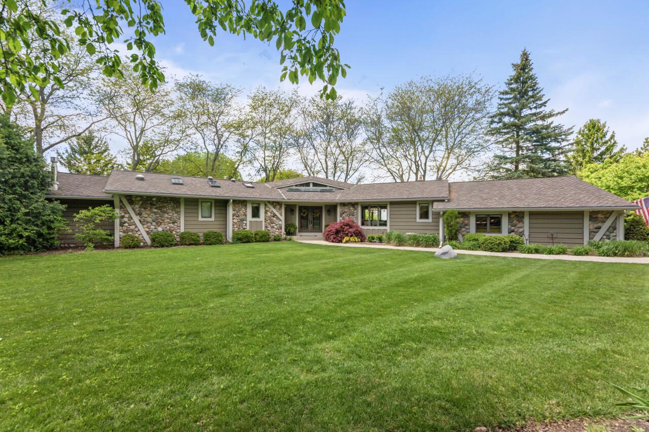 2550 Nagawicka Rd, Delafield, WI 53029