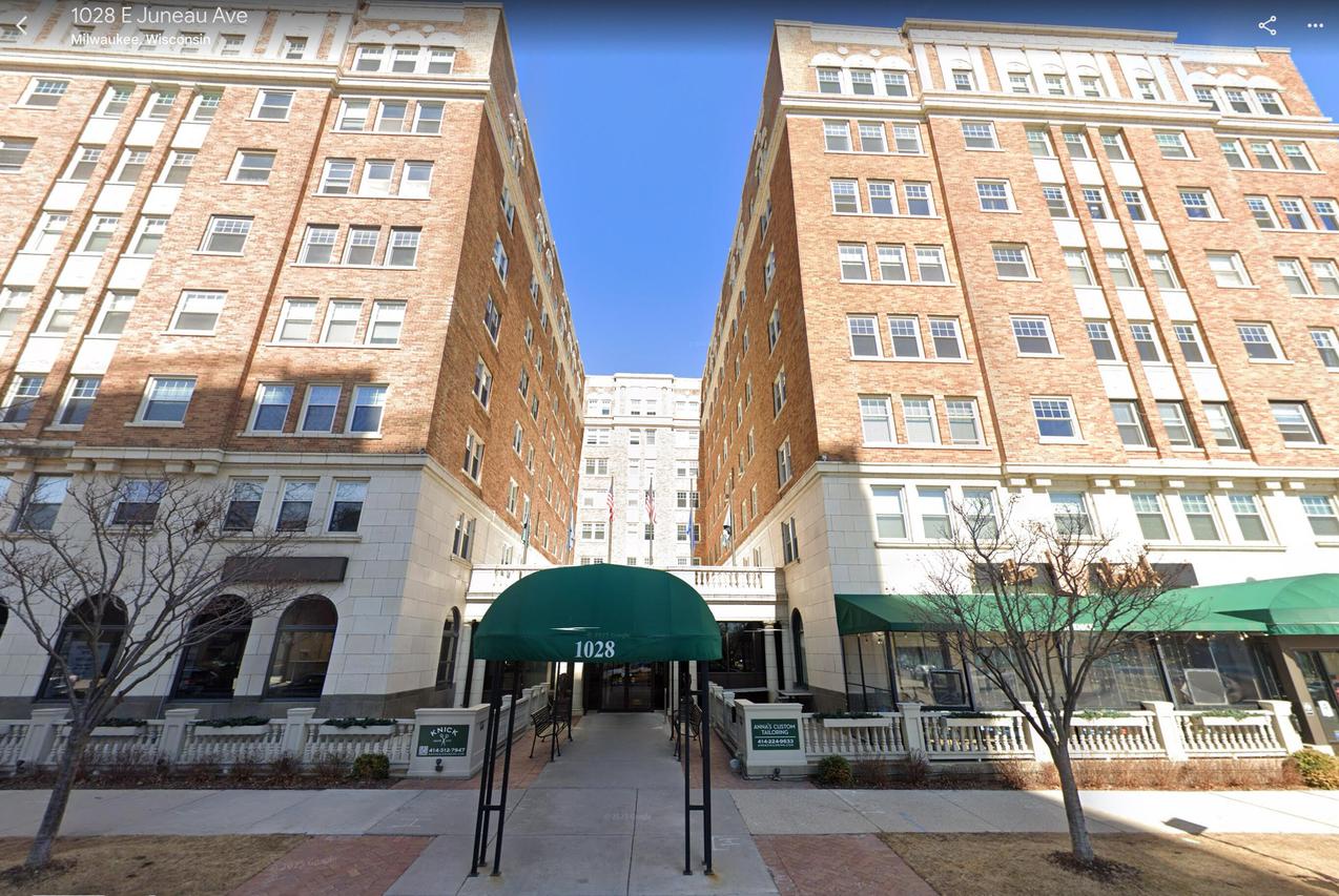 1028 E Juneau Ave #206, Milwaukee, WI 53202