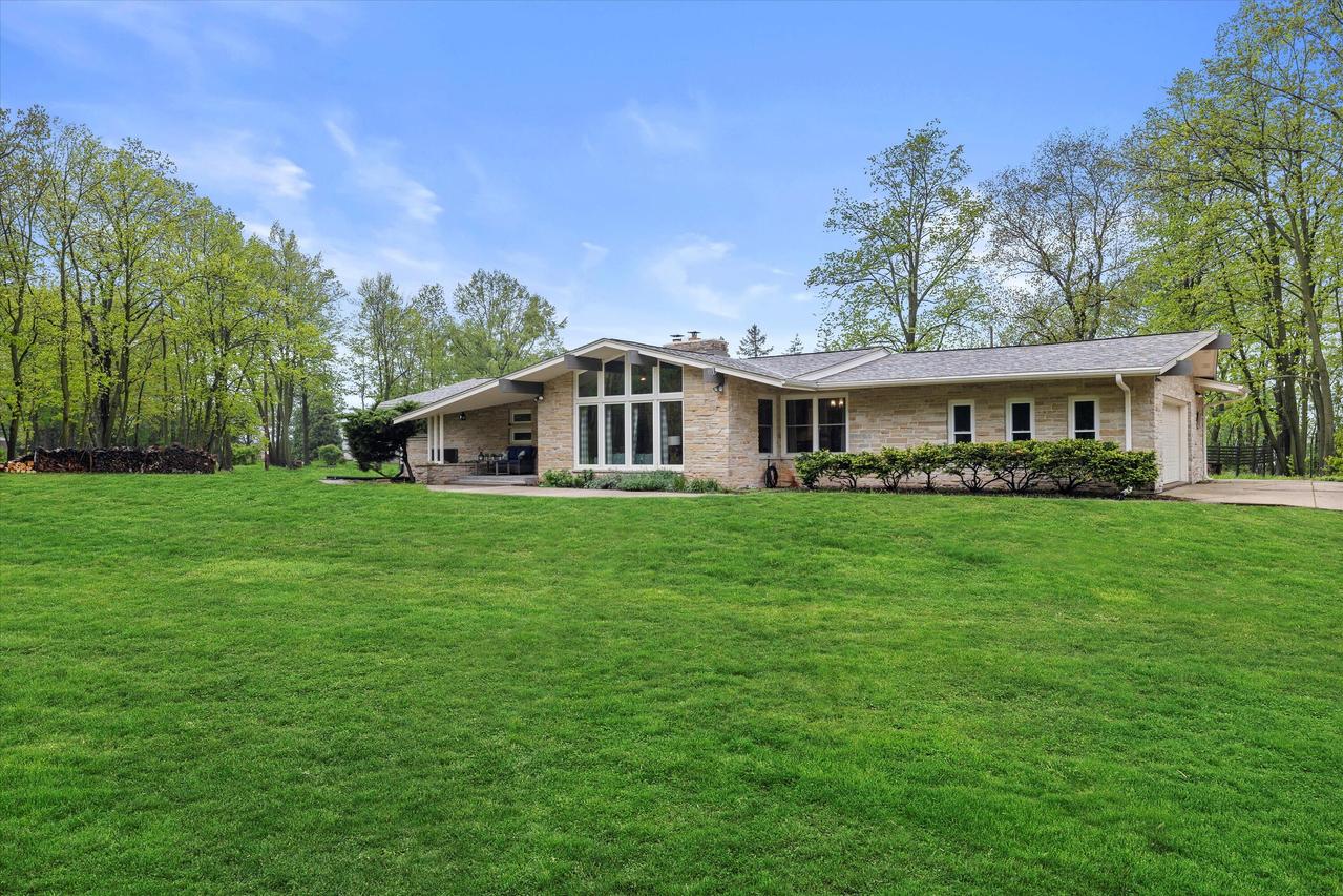 8445 S 44th St, Franklin, WI 53132