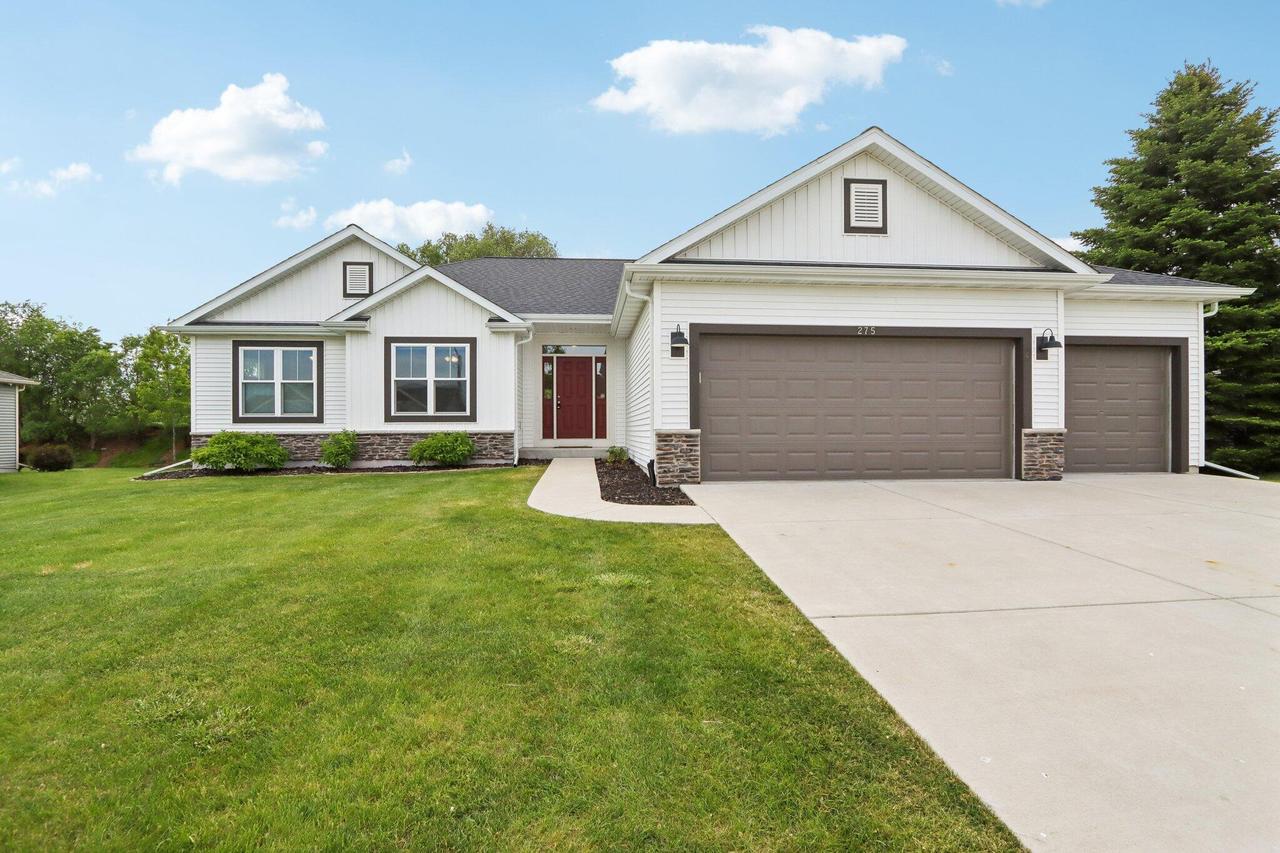 275 Autumn Crest Ln, Lake Mills, WI 53551