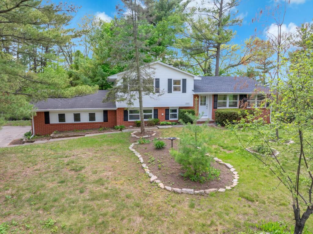 1007 Forest Hill, Green Bay, WI 54311