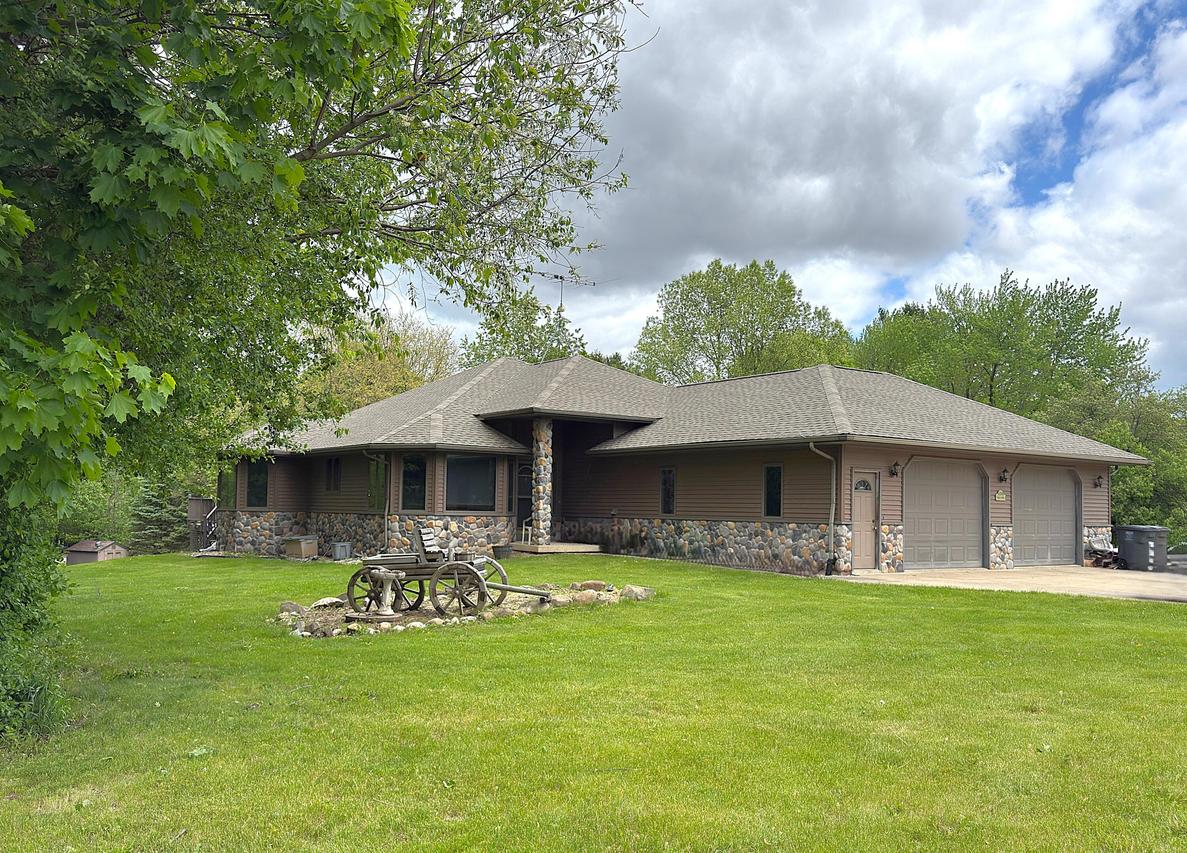 W7794 Hackett Rd, Whitewater, WI 53190
