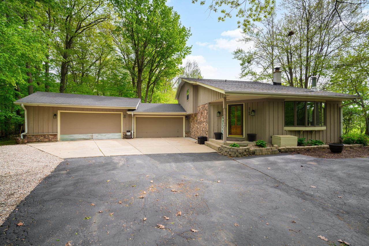 3765 Maplewood Ct, Richfield, WI 53033