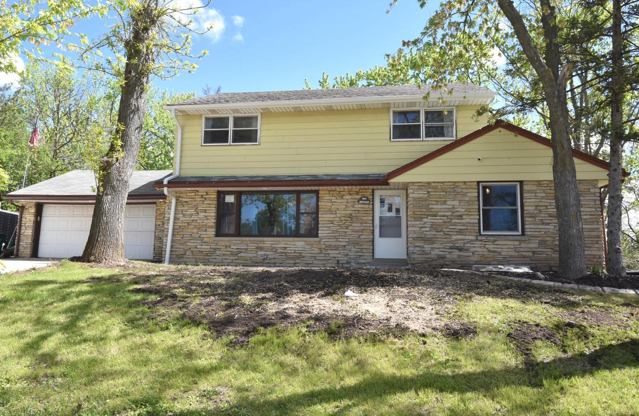 N76W14092 Appleton Ave, Menomonee Falls, WI 53051