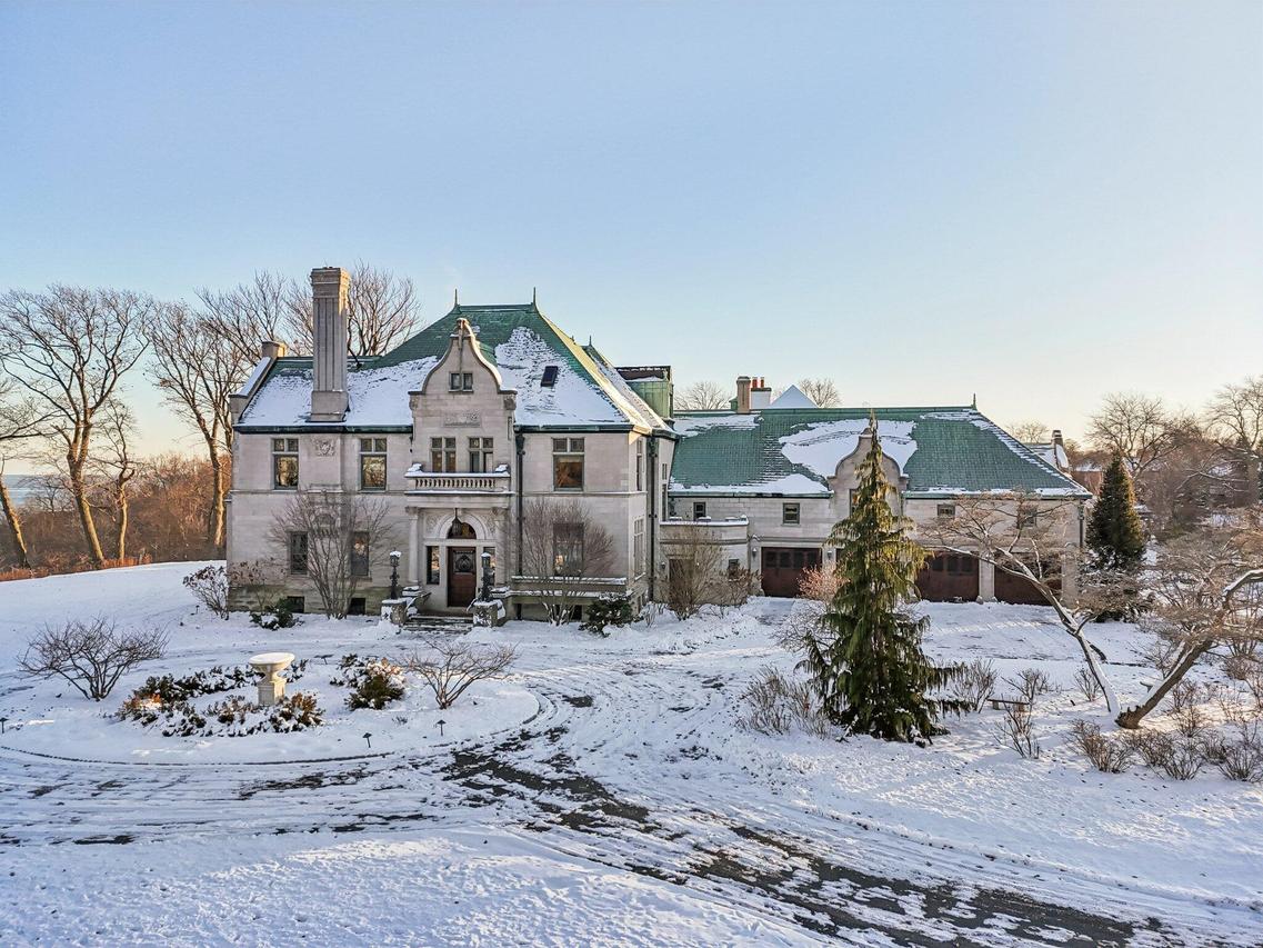 3432 N Lake Dr, Milwaukee, WI 53211