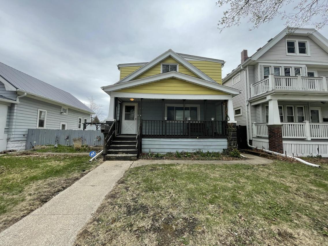 2066 S 58th St, West Allis, WI 53219