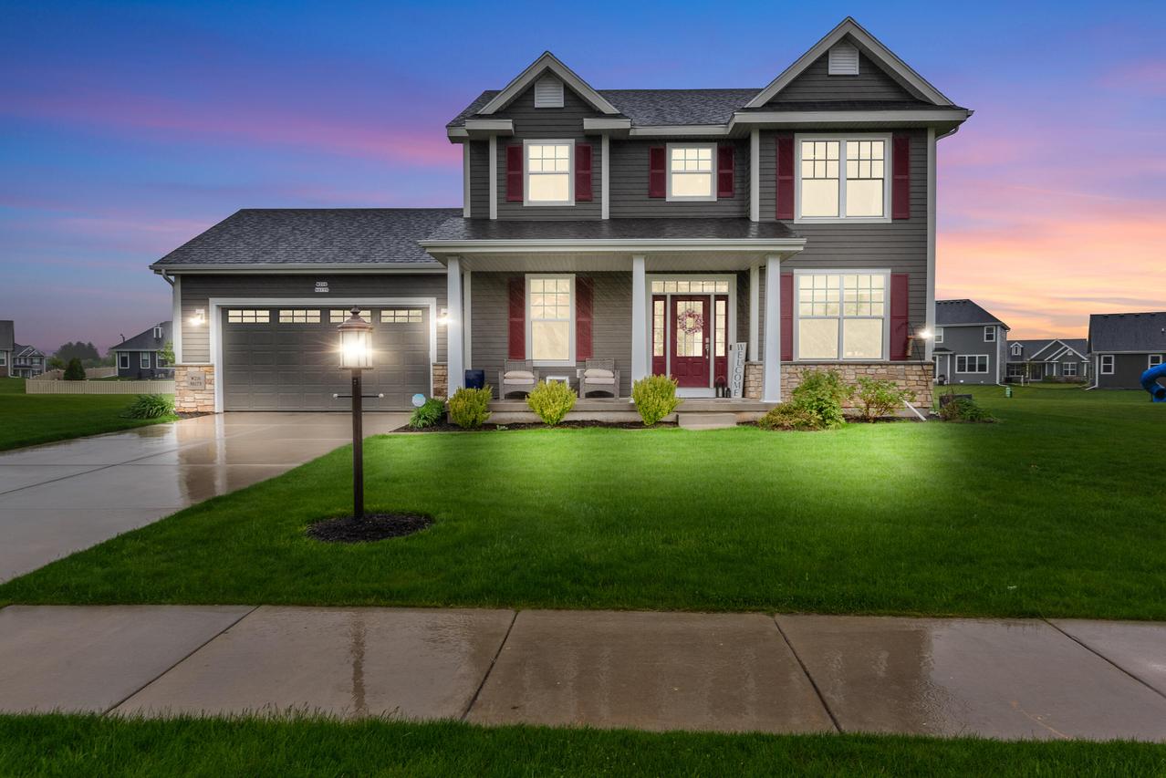 W216N6179 Legacy Trl, Menomonee Falls, WI 53051