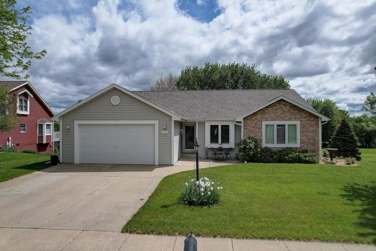 881 Summer Creek, Oconomowoc, WI 53066