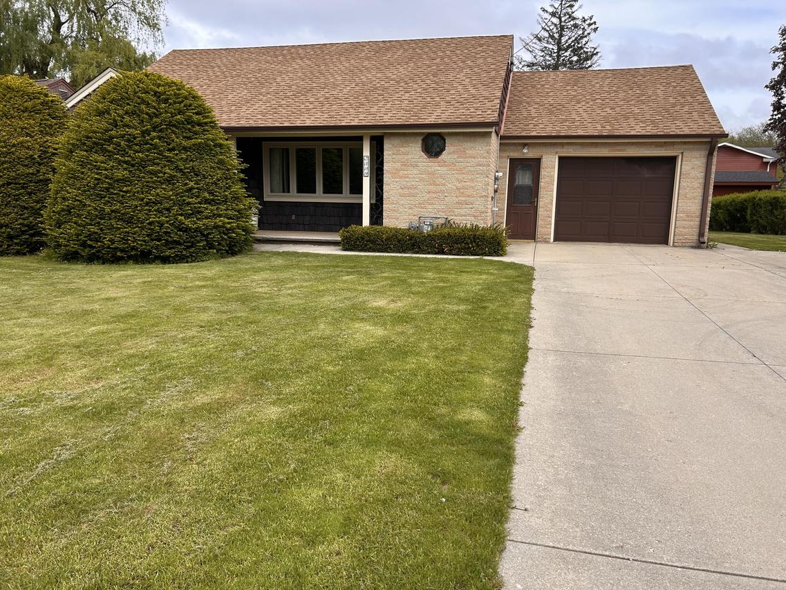 2109 N Salisbury Rd, West Bend, WI 53090