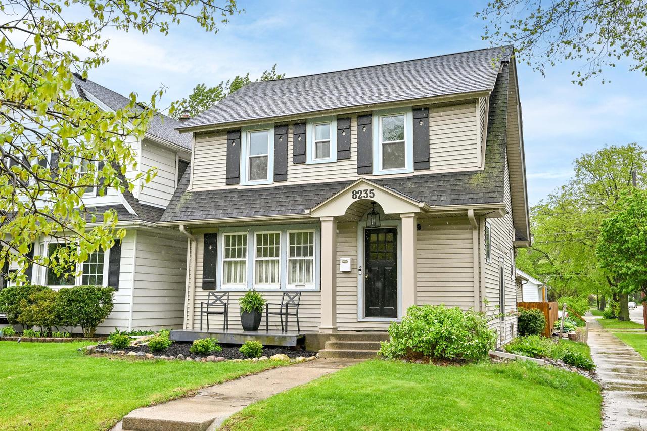 8235 Gridley Ave, Wauwatosa, WI 53213