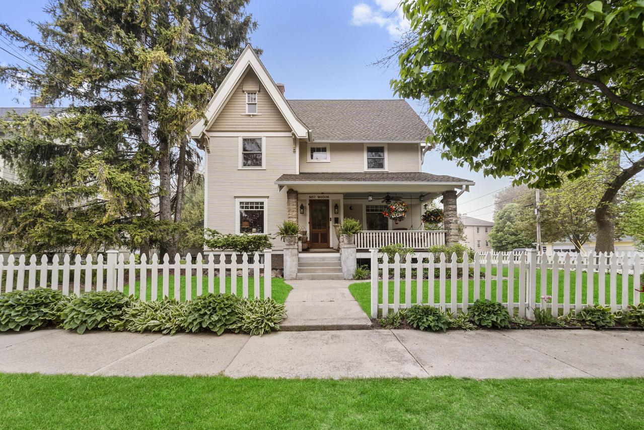 N57W6508 Center St, Cedarburg, WI 53012