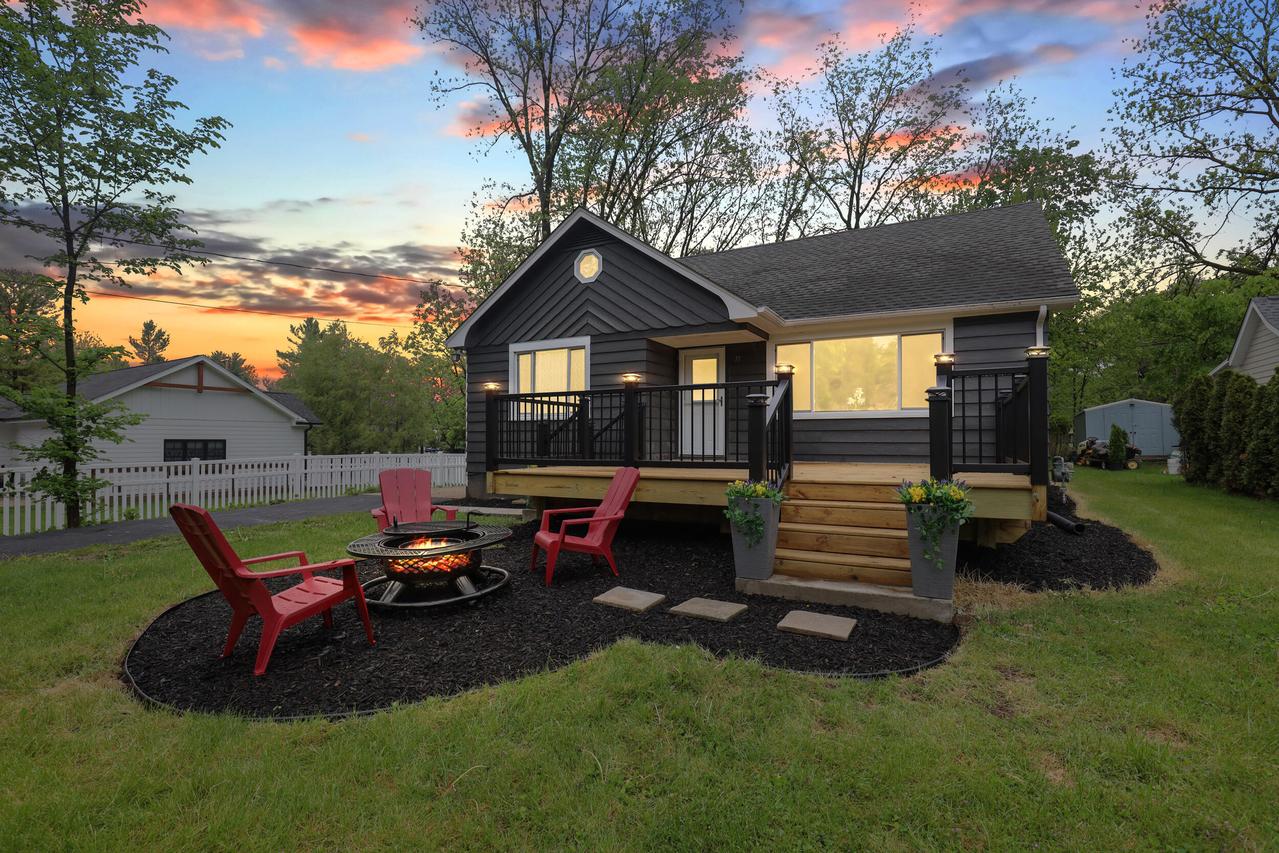 71 Menomonee St, Williams Bay, WI 53191