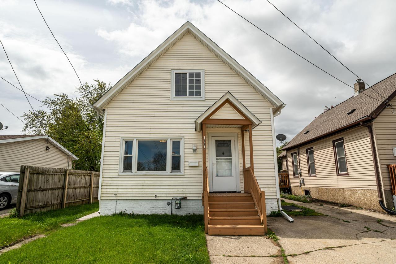 1005 44th St, Kenosha, WI 53140