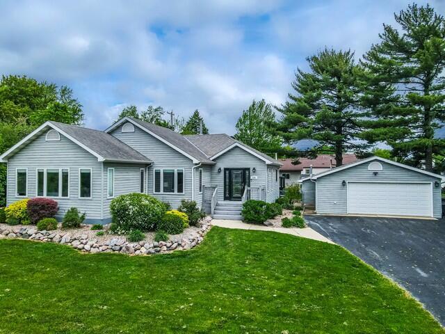 208 E Northwater St, Salem Lakes, WI 53170