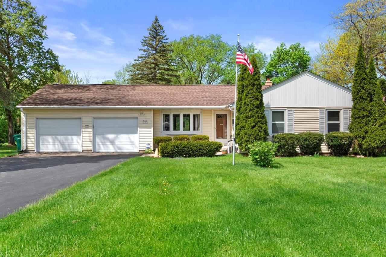 W140N7063 Lilly Rd, Menomonee Falls, WI 53051