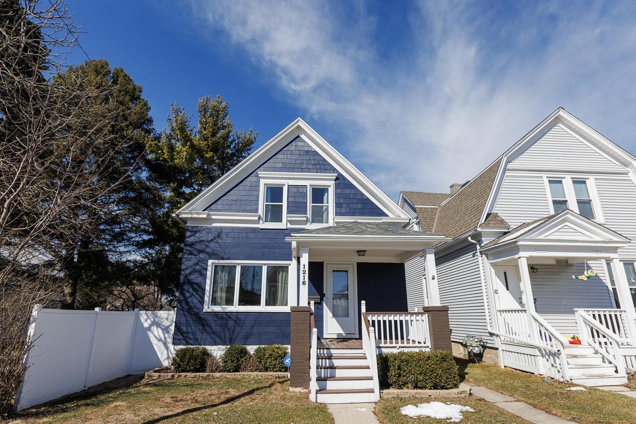 1216 Monroe Ave, South Milwaukee, WI 53172