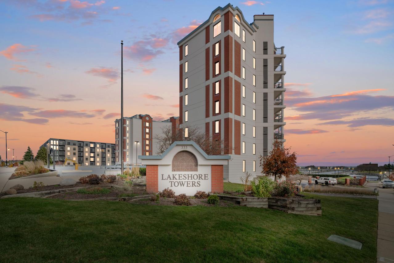 333 Lake Ave #502, Racine, WI 53403