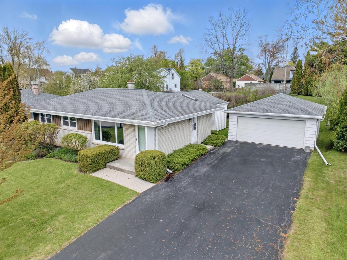 724 Mayflower Ave, Sheboygan, WI 53083