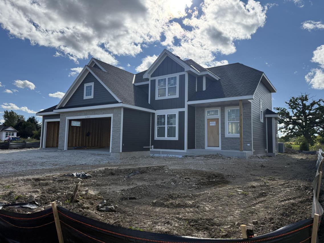 W215N4855 Kathleen Dr, Menomonee Falls, WI 53051