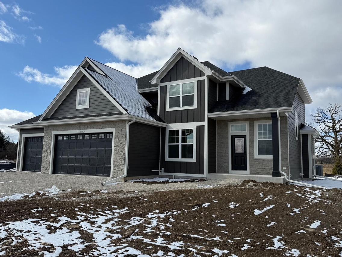 W215N4855 Kathleen Dr, Menomonee Falls, WI 53051