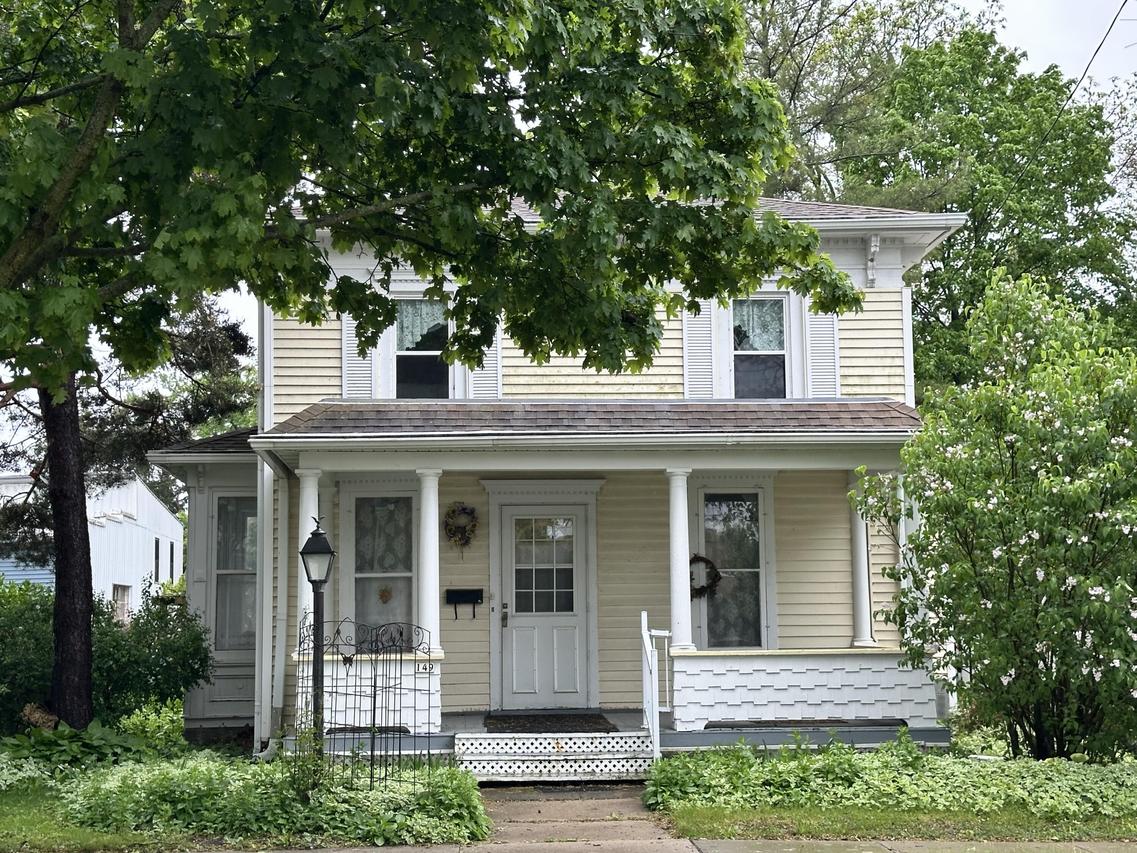 149 Lewis St, Burlington, WI 53105