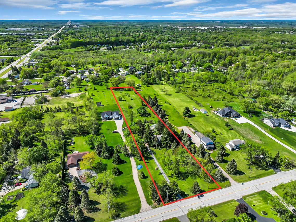 2901 W Forest Hill, Franklin, WI 53132