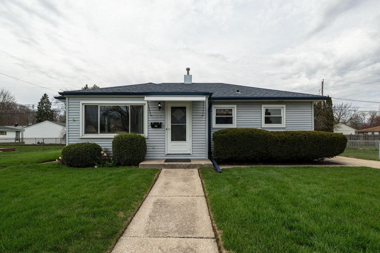 318 Mertens Ave, Racine, WI 53405
