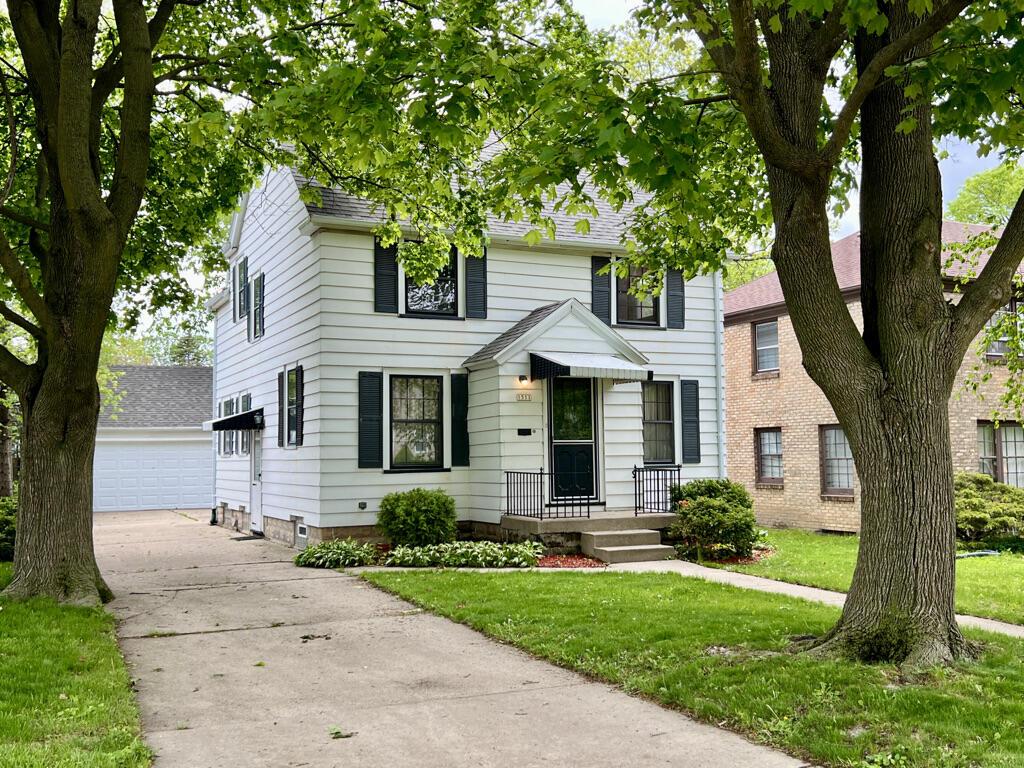 1511 S 91st St, West Allis, WI 53214