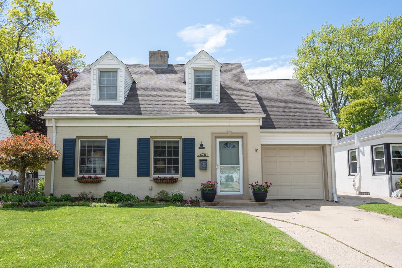 4781 N Idlewild Ave, Whitefish Bay, WI 53211