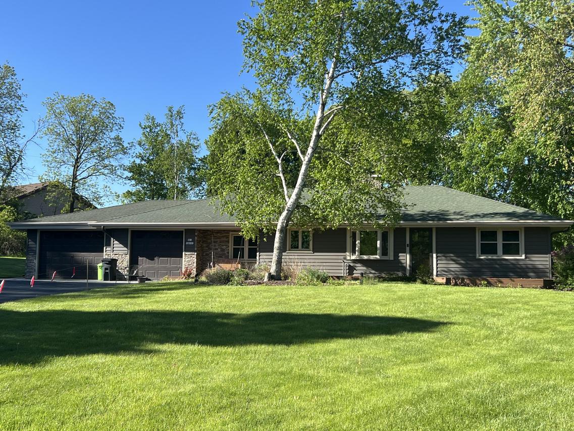 N21W28101 Domecki Ct, Delafield, WI 53072
