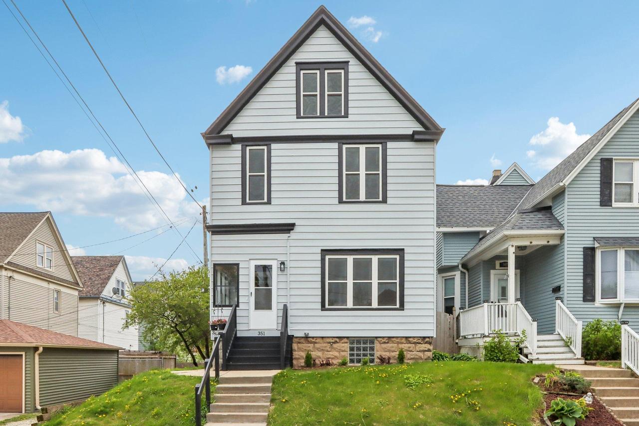 351 E Deer Pl, Milwaukee, WI 53207