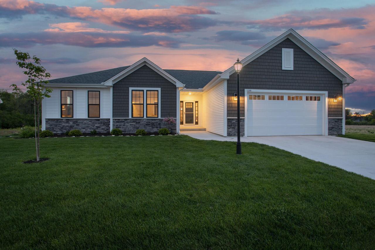 1200 W Mamerow Ln, Oconomowoc, WI 53066