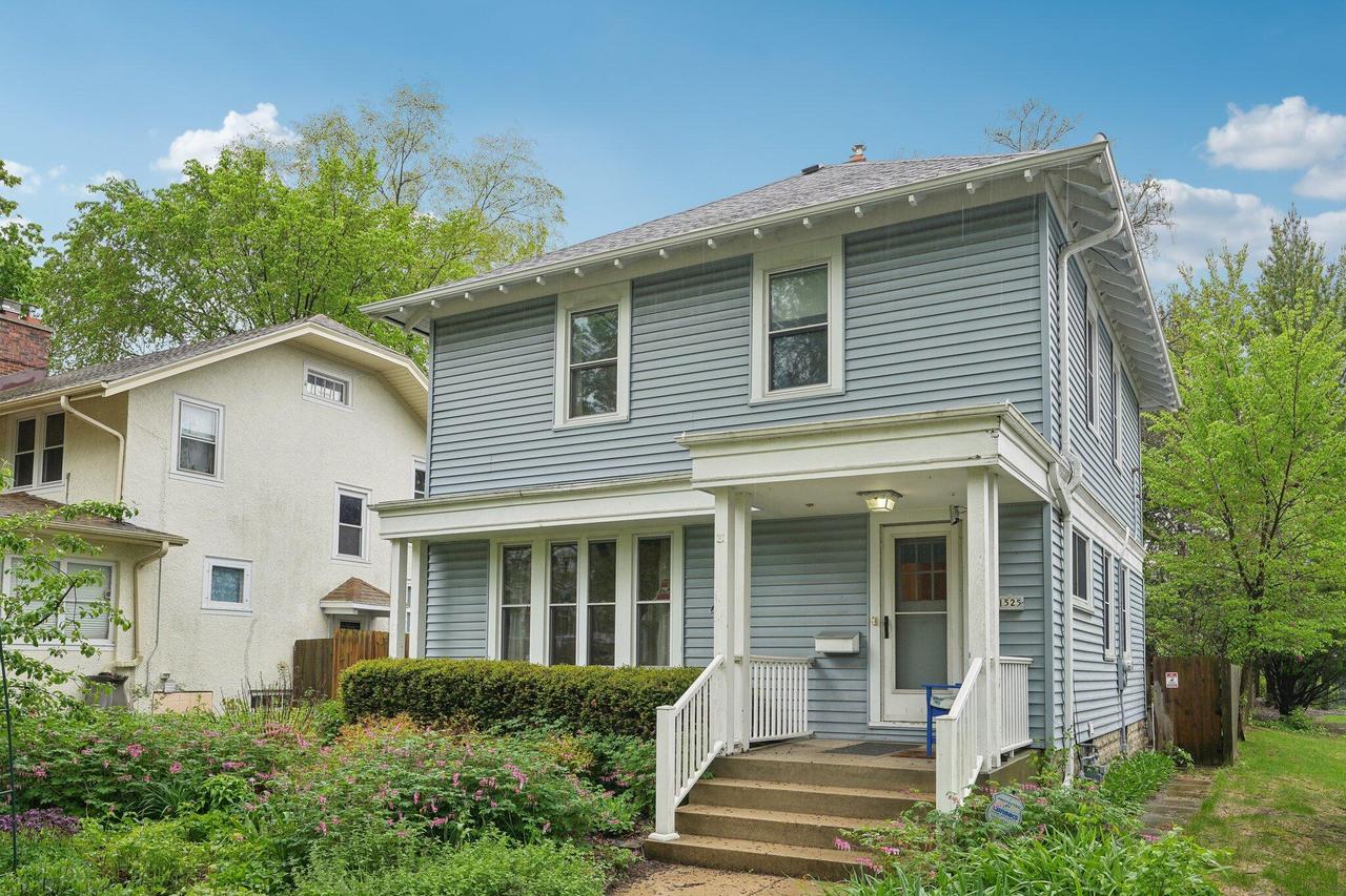 1525 N 69th St, Wauwatosa, WI 53213