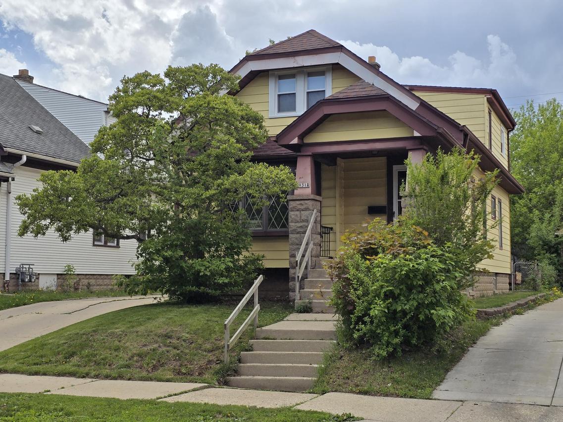 2931 N 58th St, Milwaukee, WI 53210