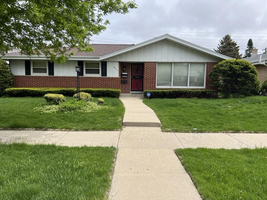 8611 W Grantosa Dr, Milwaukee, WI 53225