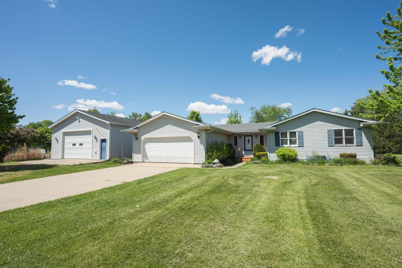 W5670 School Rd, Walworth, WI 53184